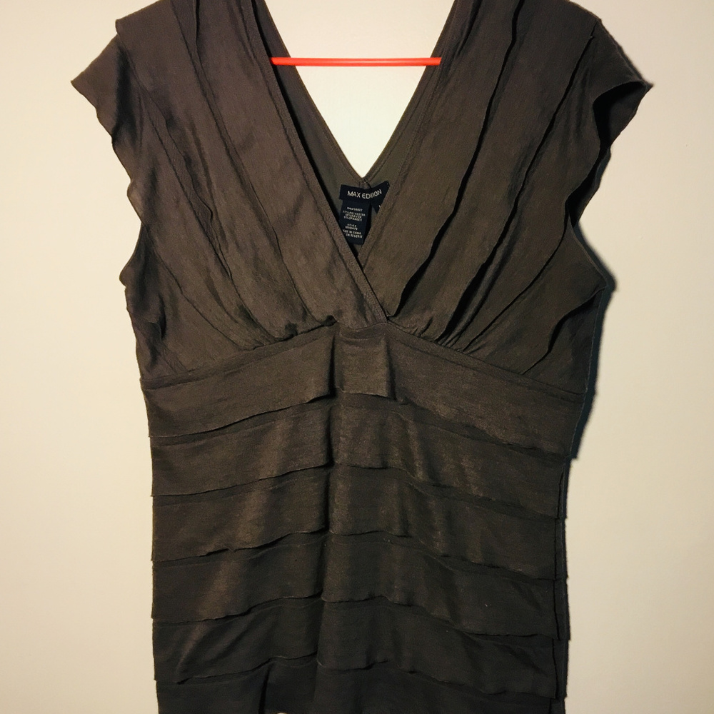 Max Edition Womans Double V-Neck Top Size L
